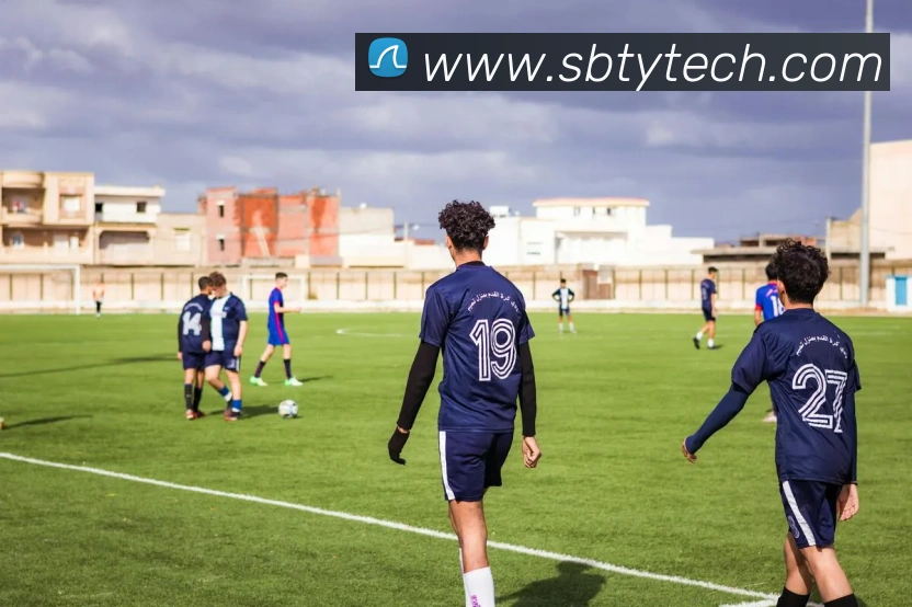 杨瀚森幽默谈与老师亲密互动期待未来更精彩表现